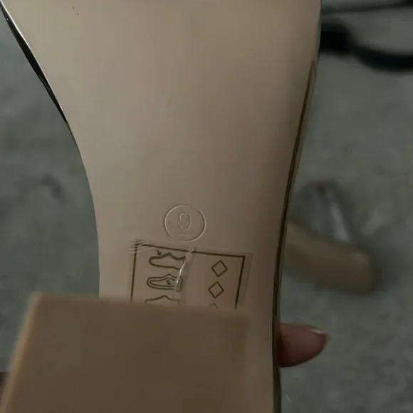 Clear heels - Picture 3 of 3